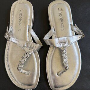 Coconuts by Matisse Silver Thong Sandals – Size 7 (Worn)